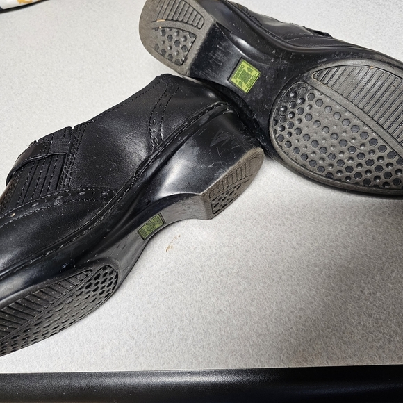 Earth Origins Black Mules with Chunky Heel - Picture 6 of 8